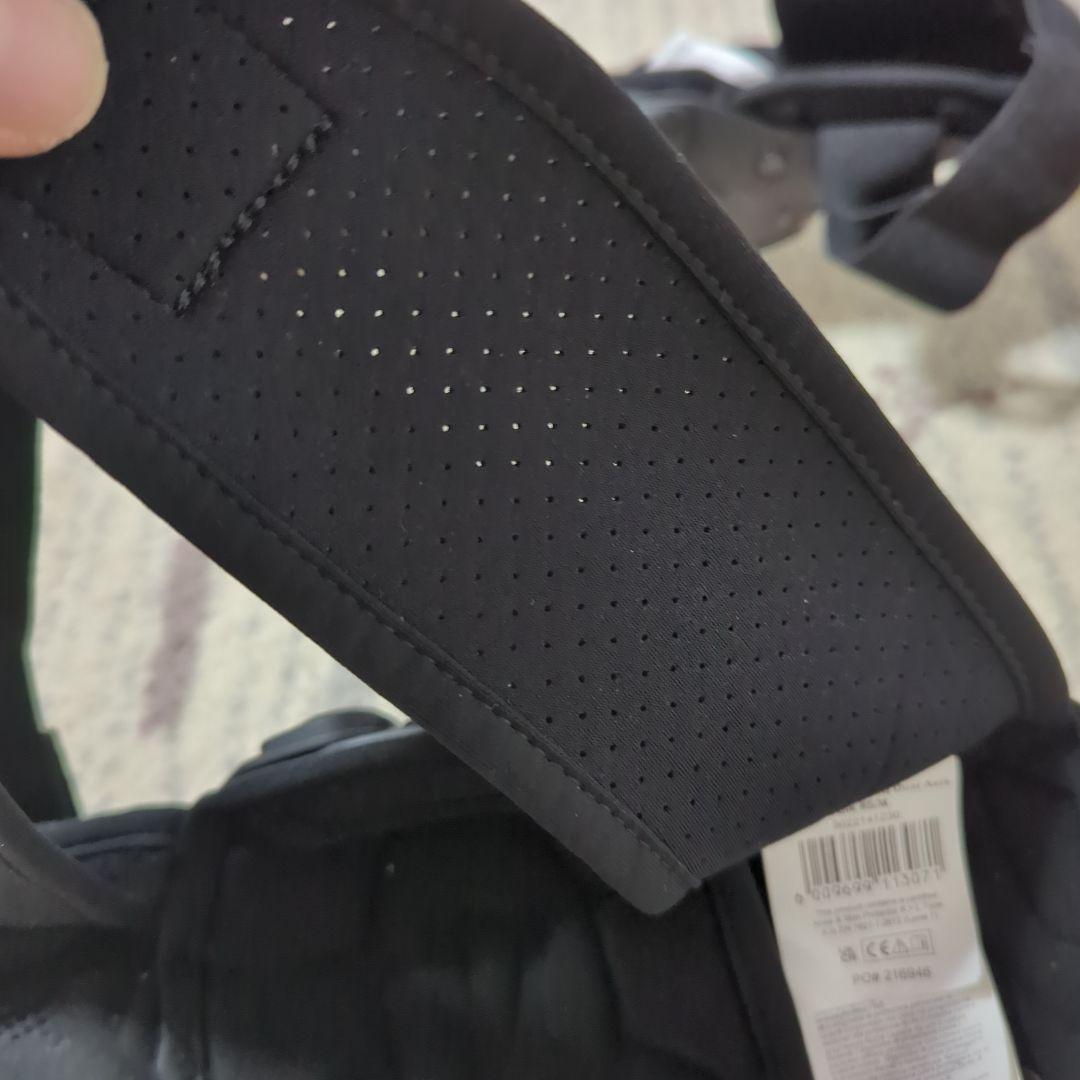 【新品 試着のみ】LEATT 二ー＆シンガード