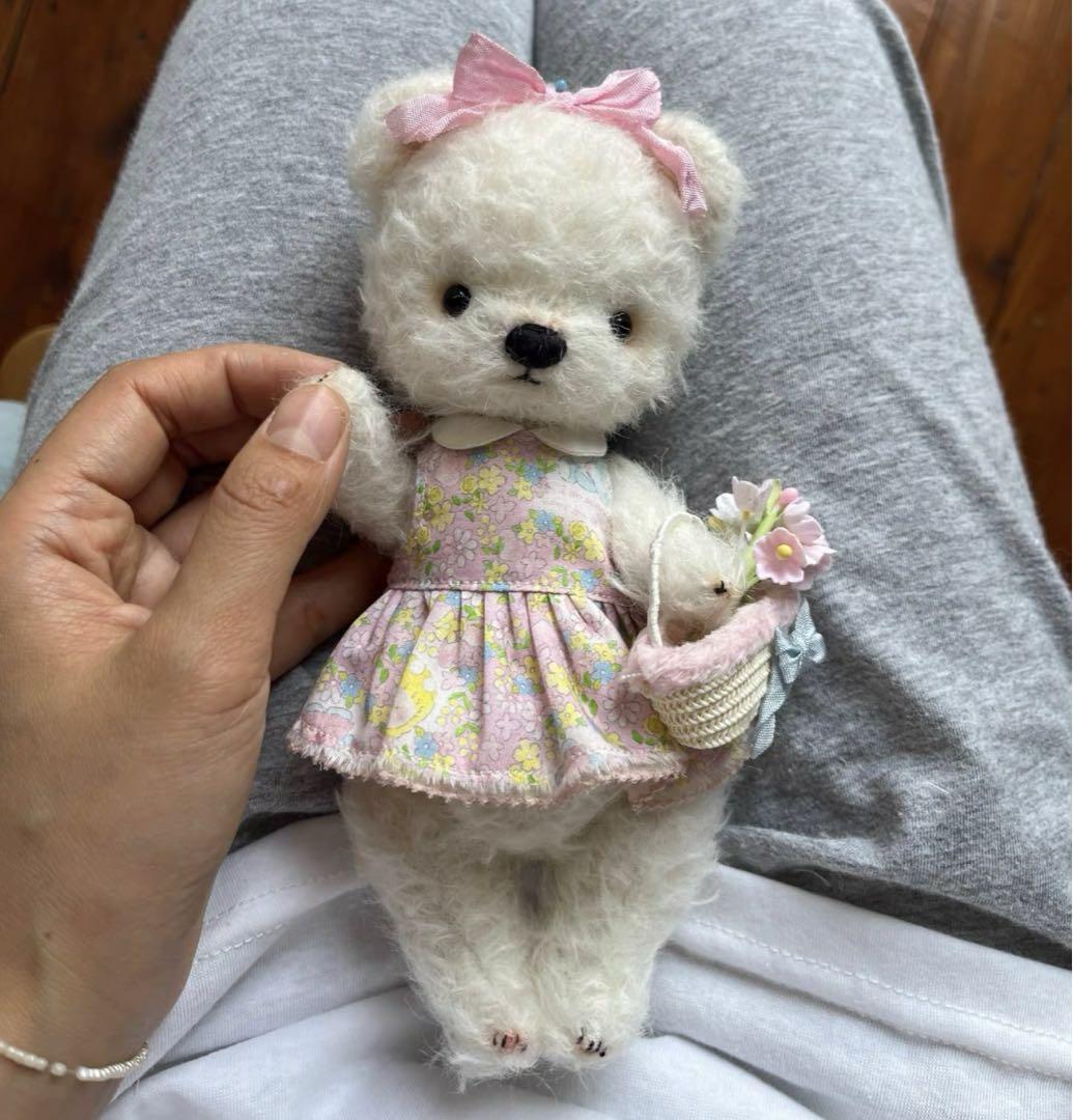 愛嬌がある白熊 アーティストベア 海外作家様 ハンドメイド テディベア 置物