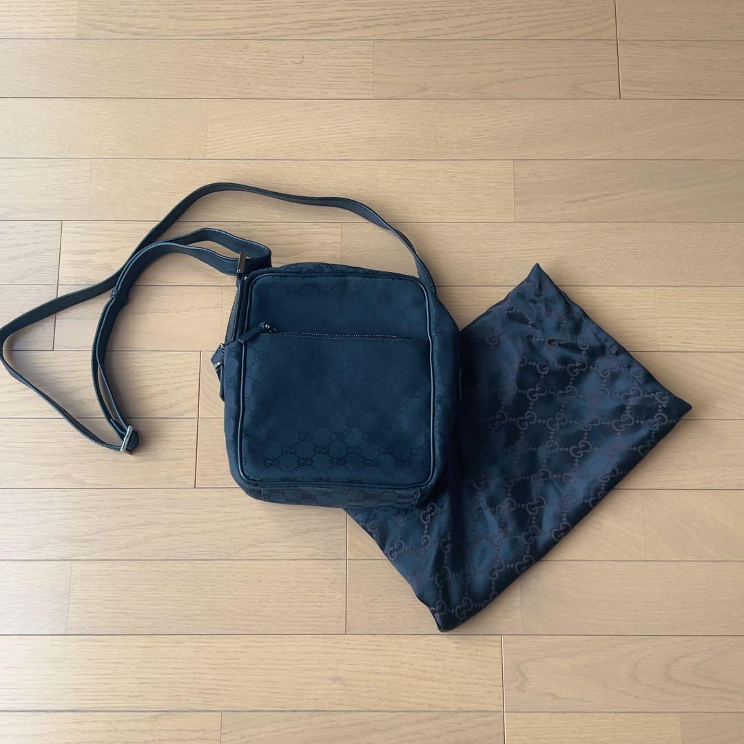 GUCCIのショルダーバッグ GGキャンバス ￼ブラック