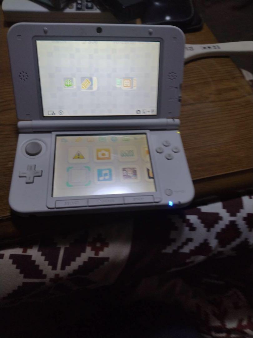 Nintendo　3DS　LL　本体