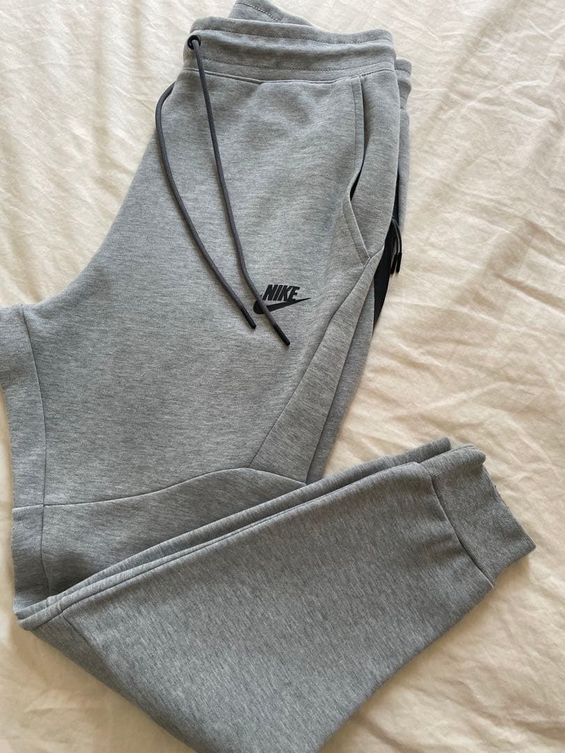 Nike グレー ジョガーパンツ