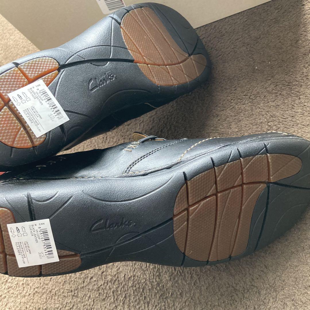 未使用 Clarks Un Loop 黒レザー ローファー スリッポン 25.5