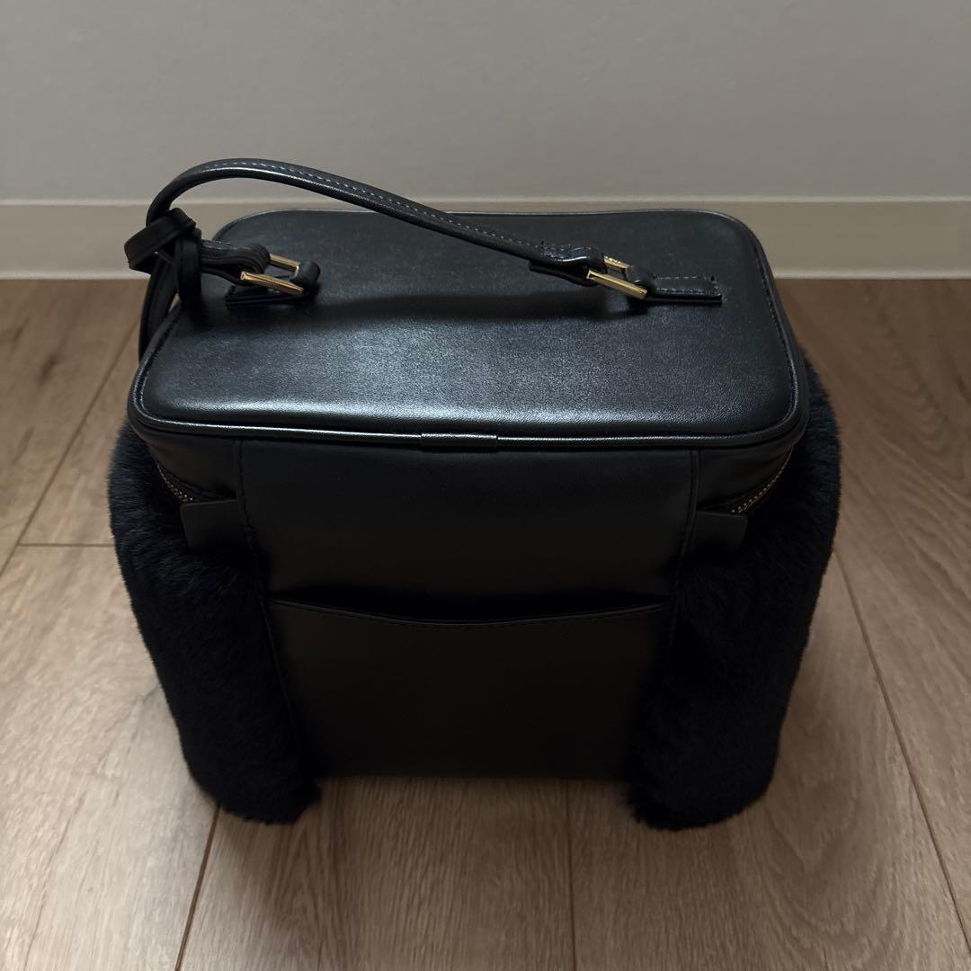 VASIC ヴァジック ファーバニティショルダーバッグ ブラック VASIC ヴァジック ファーバニティショルダーバッグ ブラック