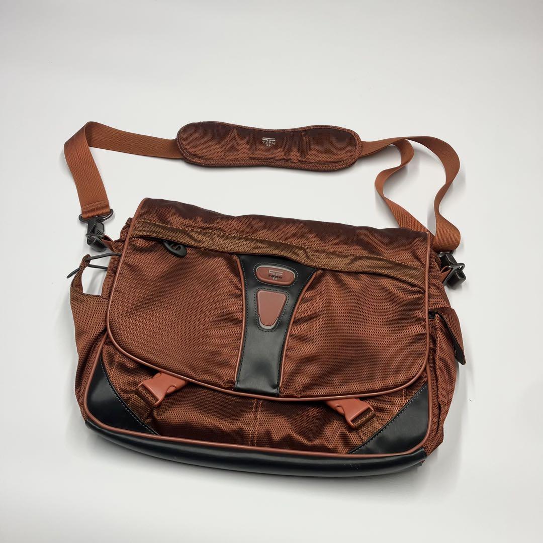 売れ筋ランキングも掲載中！ 希少】TUMI テック メッセンジャーバック レザー Y2K ショルダー バッグ