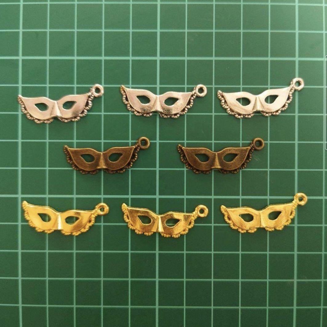 金属チャーム　8個　メガネ　眼鏡　仮面　ハロウィン　アクセサリー　ミニチュア