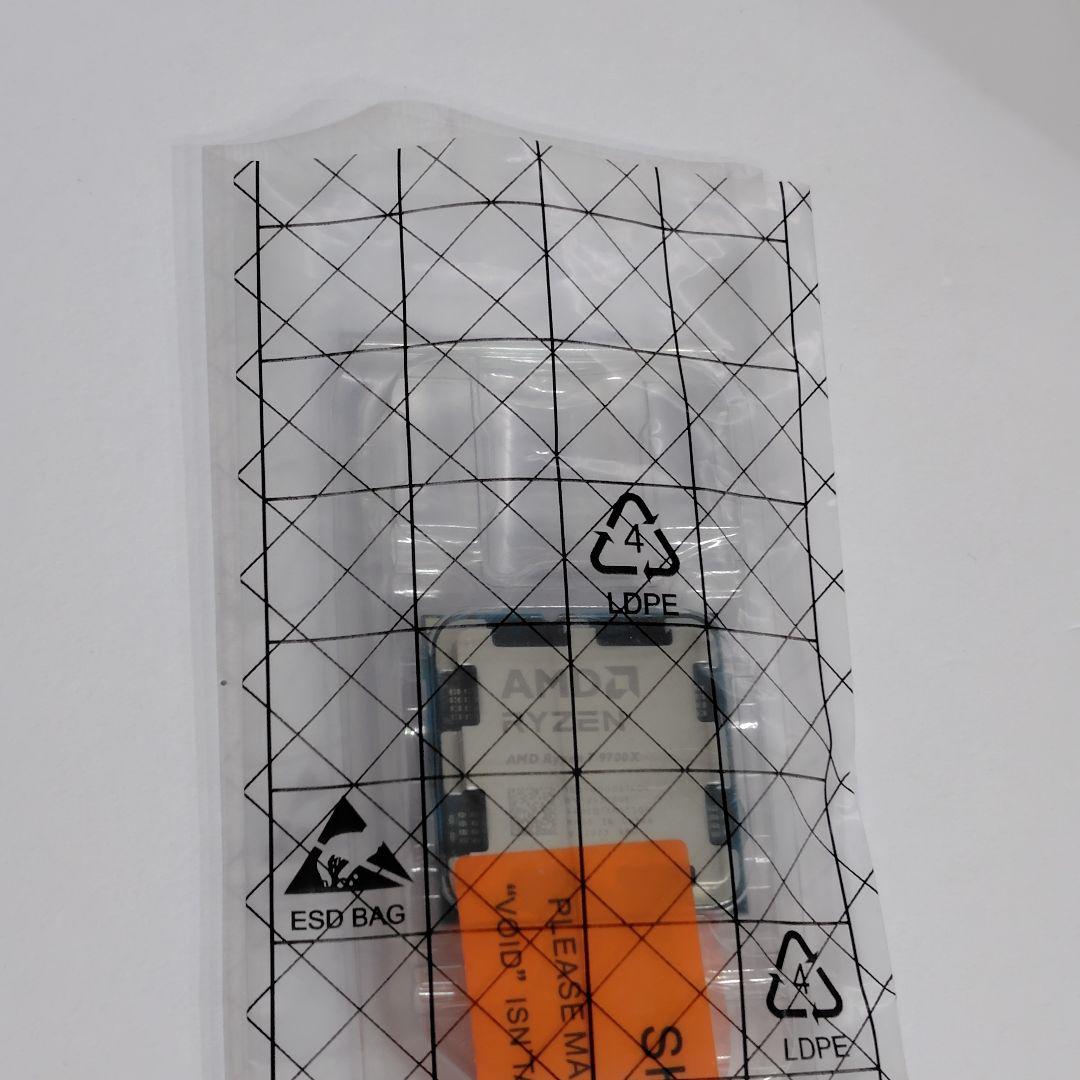新品 AMD Ryzen 7 9700X