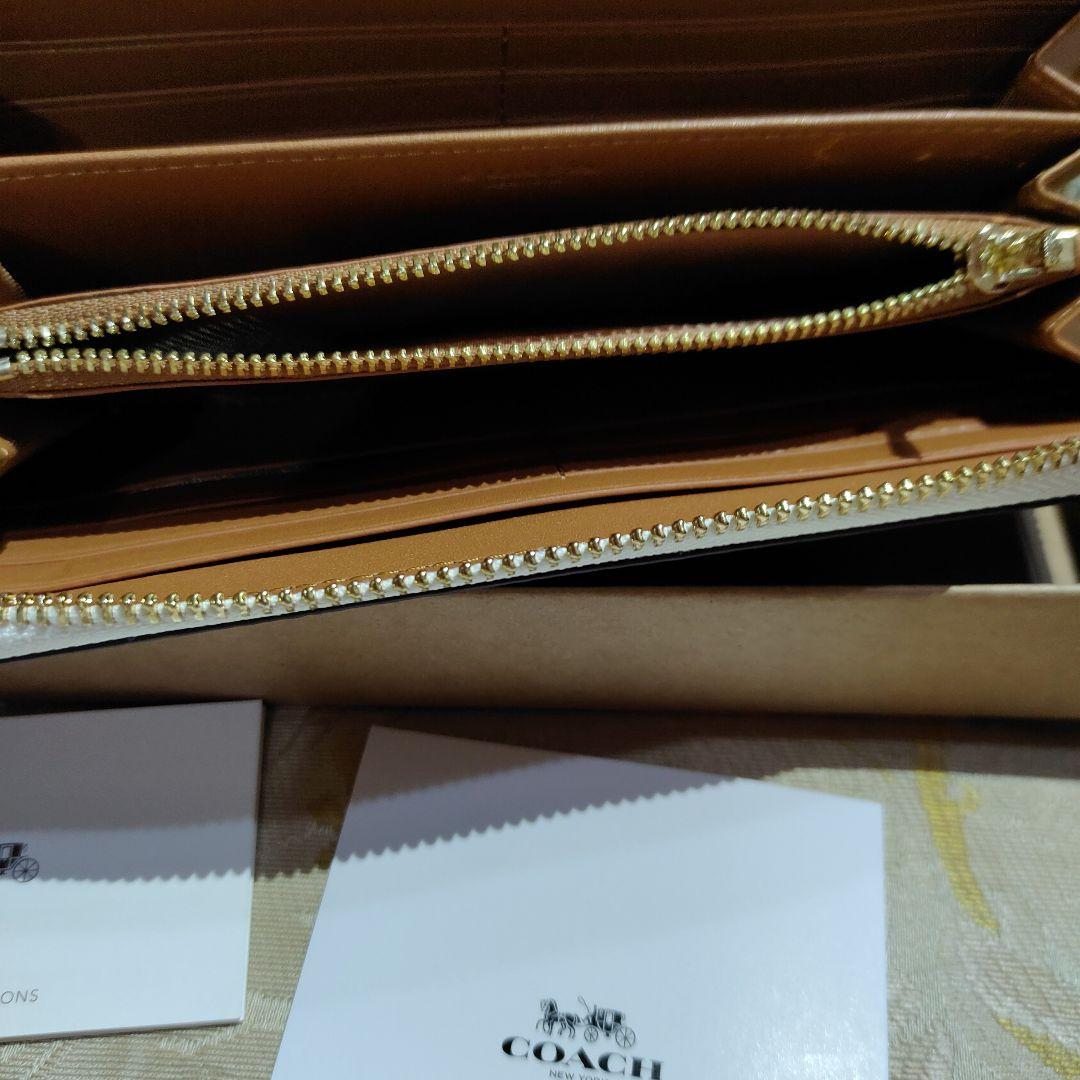 COACH アウトレットホワイトレザー 長財布 ストラップ付き先着順お値下中