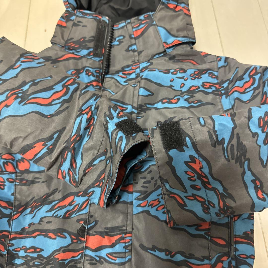 【BURTON つなぎ　ウエア　2T】（90-100cm相当）⭐︎