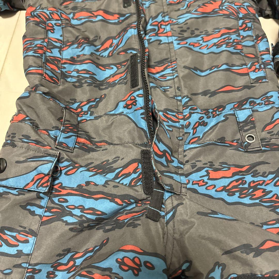 【BURTON つなぎ　ウエア　2T】（90-100cm相当）⭐︎