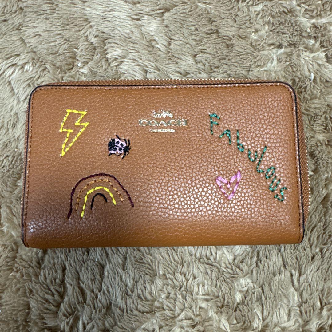 COACH 二つ折り財布 ブラウン刺繍デザイン - メルカリ