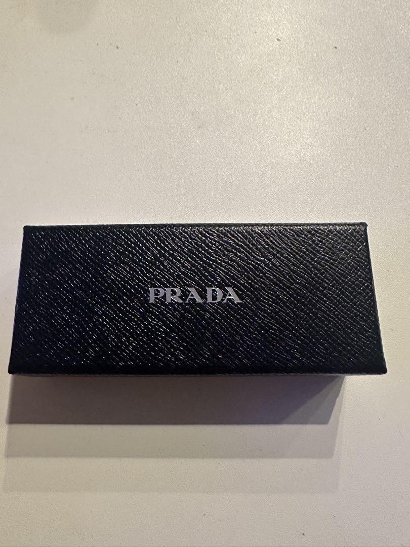 PRADA ホワイトレザー キーホルダー