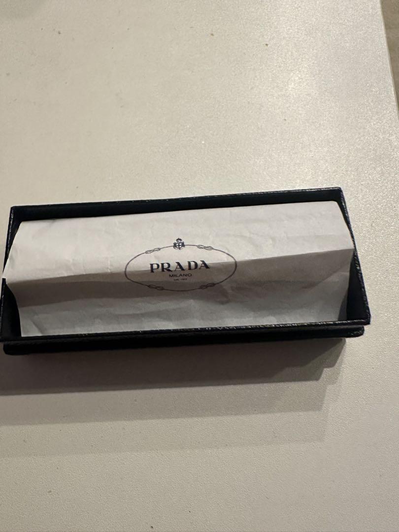 PRADA ホワイトレザー キーホルダー