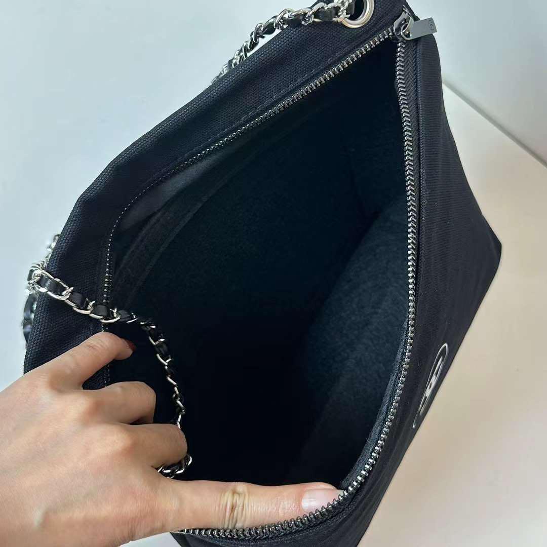 CHANEL ノベルティ　ポーチ　2点　ブラック CHANEL ノベルティ ポーチ 2点 ブラック