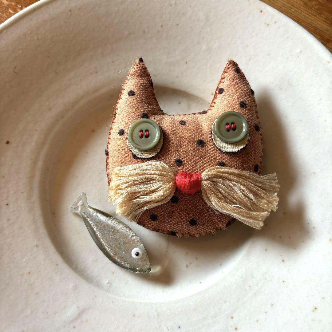 お魚くわえた猫ブローチ jojo ストールピン ベネチアグラス バッジ
