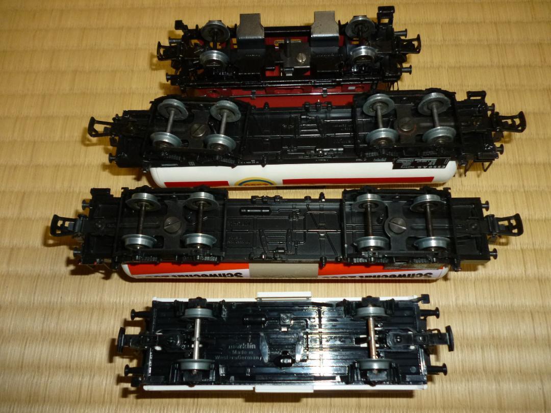 メルクリンHOゲージの貨車4両(2両はオイル用タンク貨車)