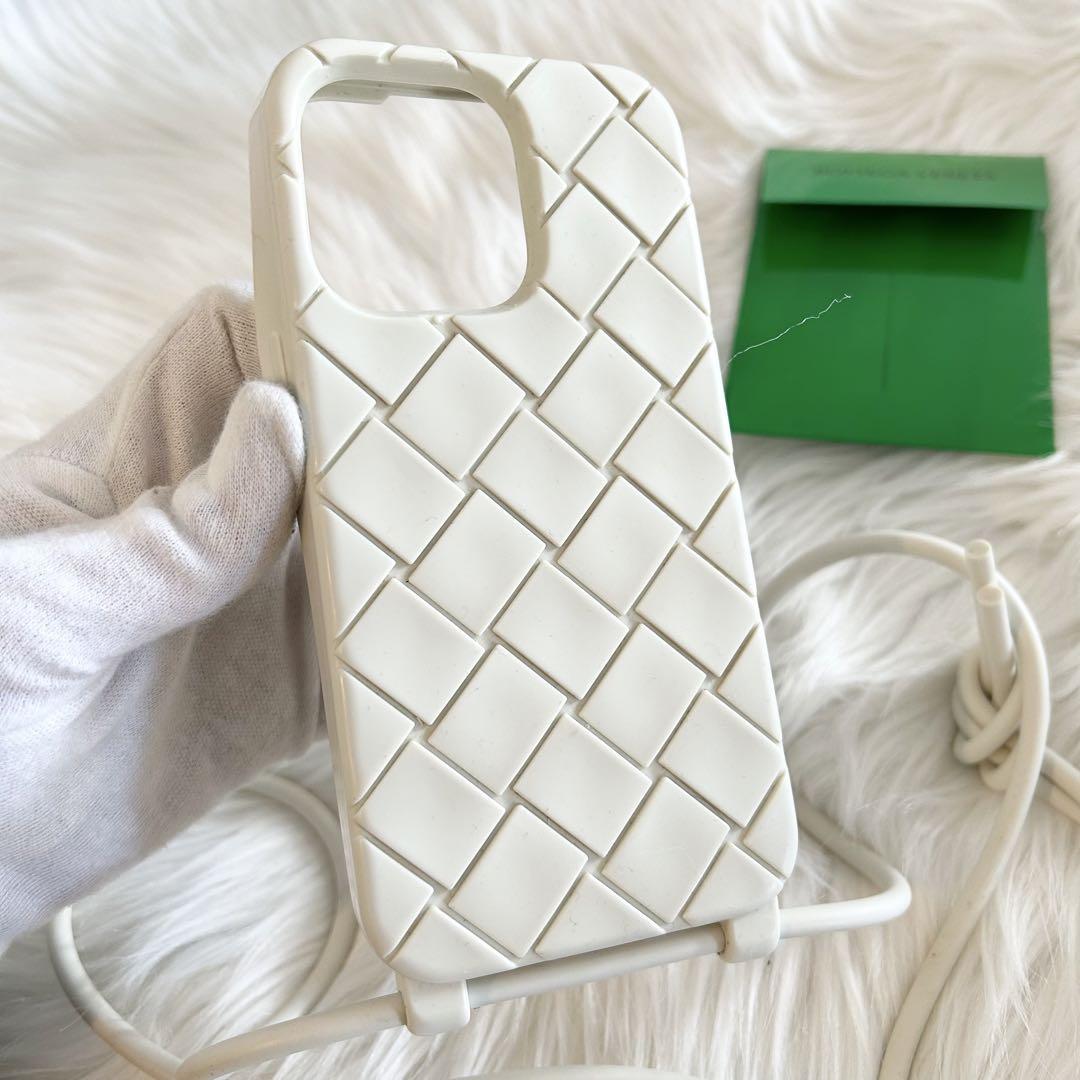 BOTTEGA VENETA iPhone13pro ケース ストラップ付 白