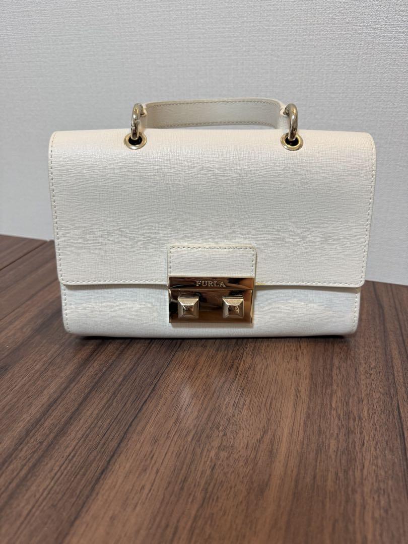 FURLA ホワイト ハンドバッグ