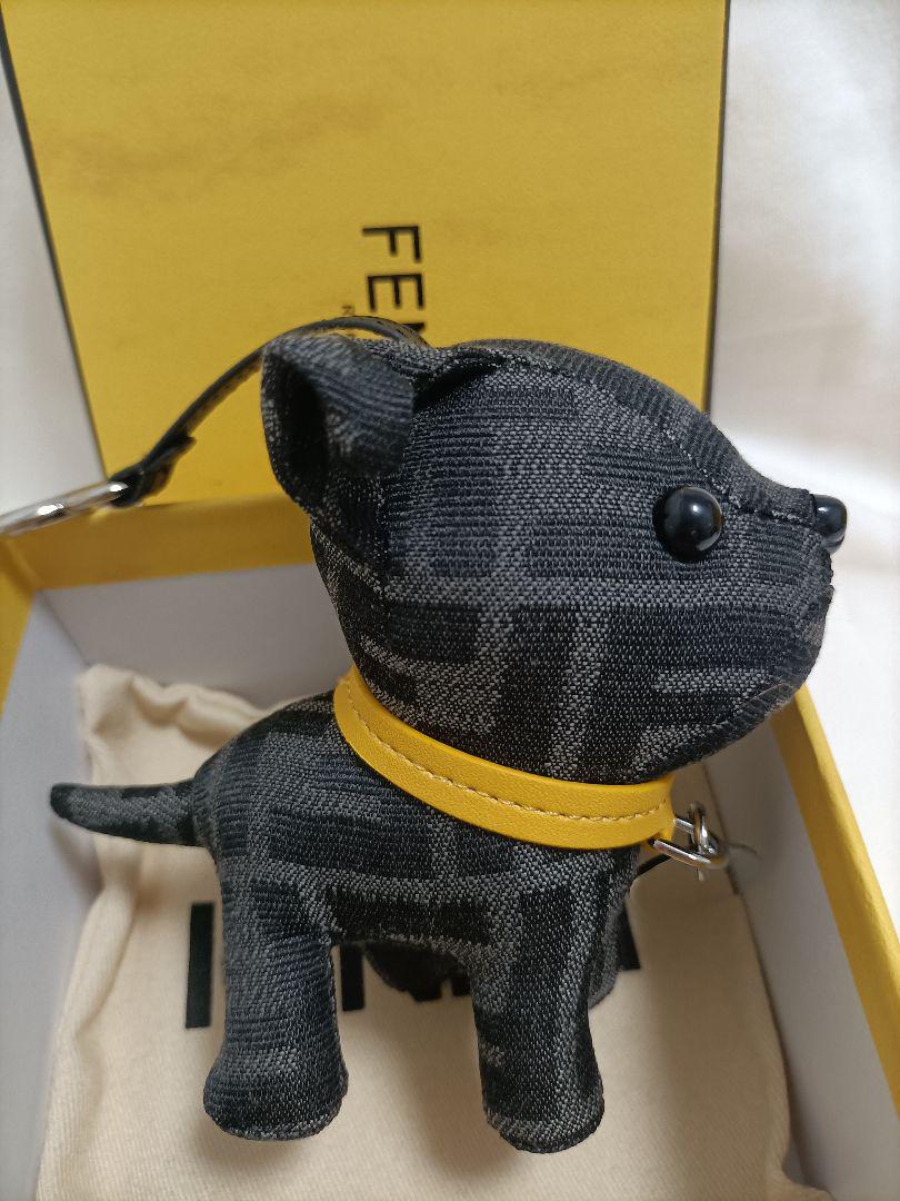 FENDI 犬型キーホルダー バッグチャーム