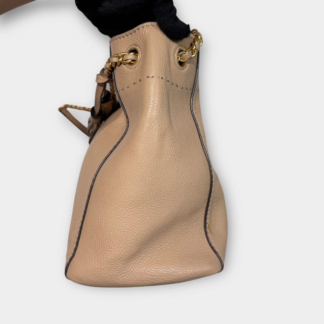 美品✨トリーバーチ　トートバッグ　チェーン　タッセル　ベージュ系　肩がけ　A4