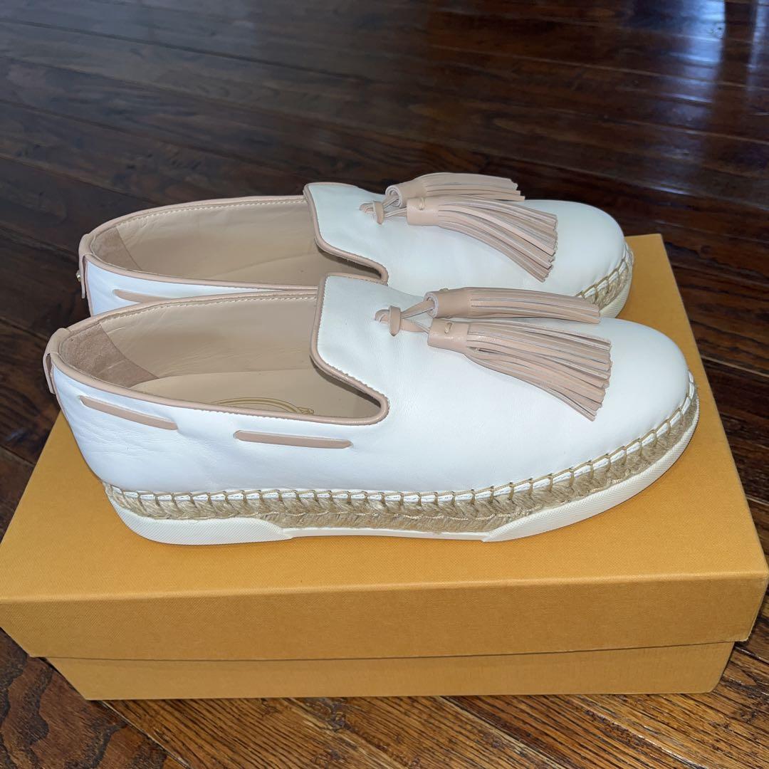 TOD'S ホワイトレザー タッセルスリッポン