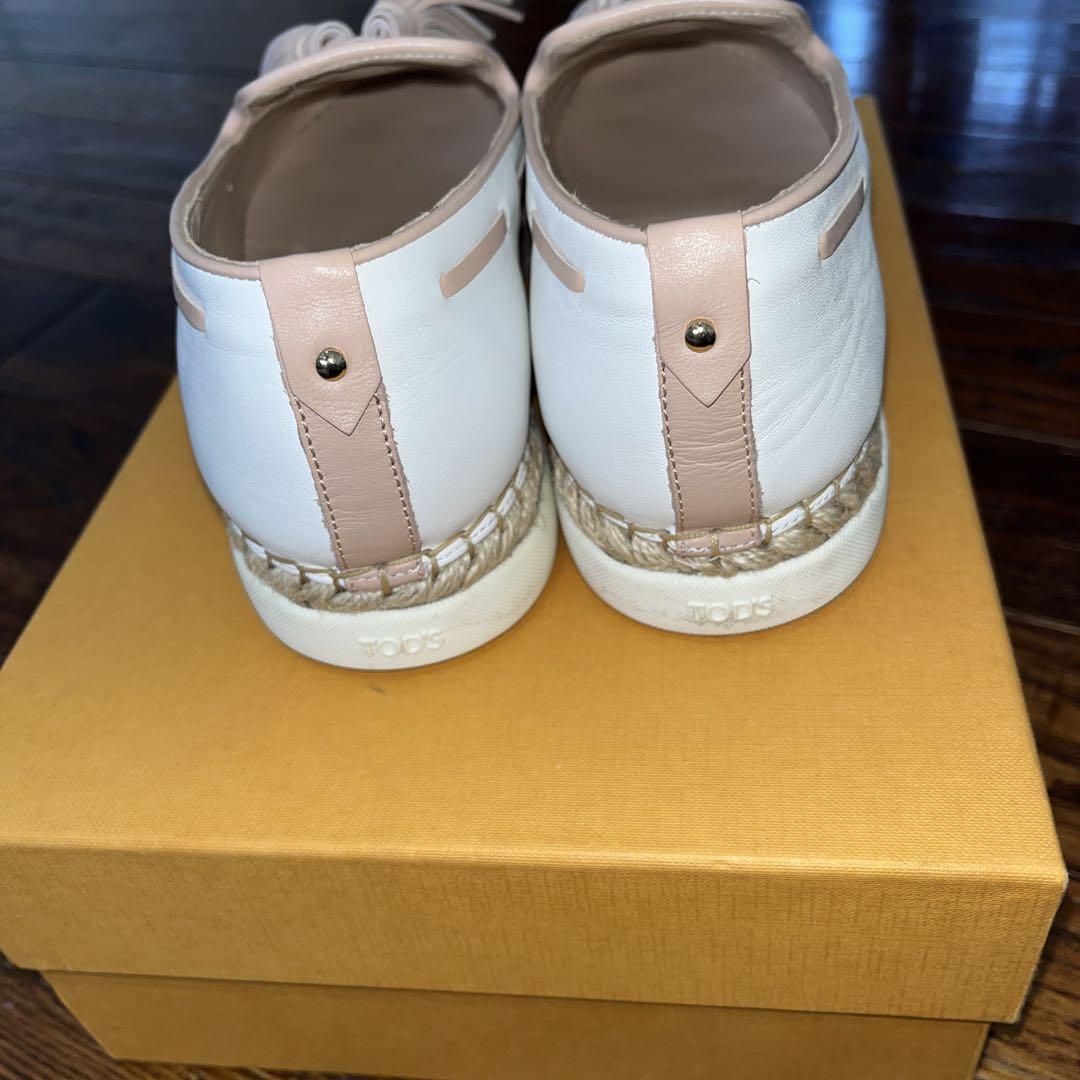 TOD'S ホワイトレザー タッセルスリッポン