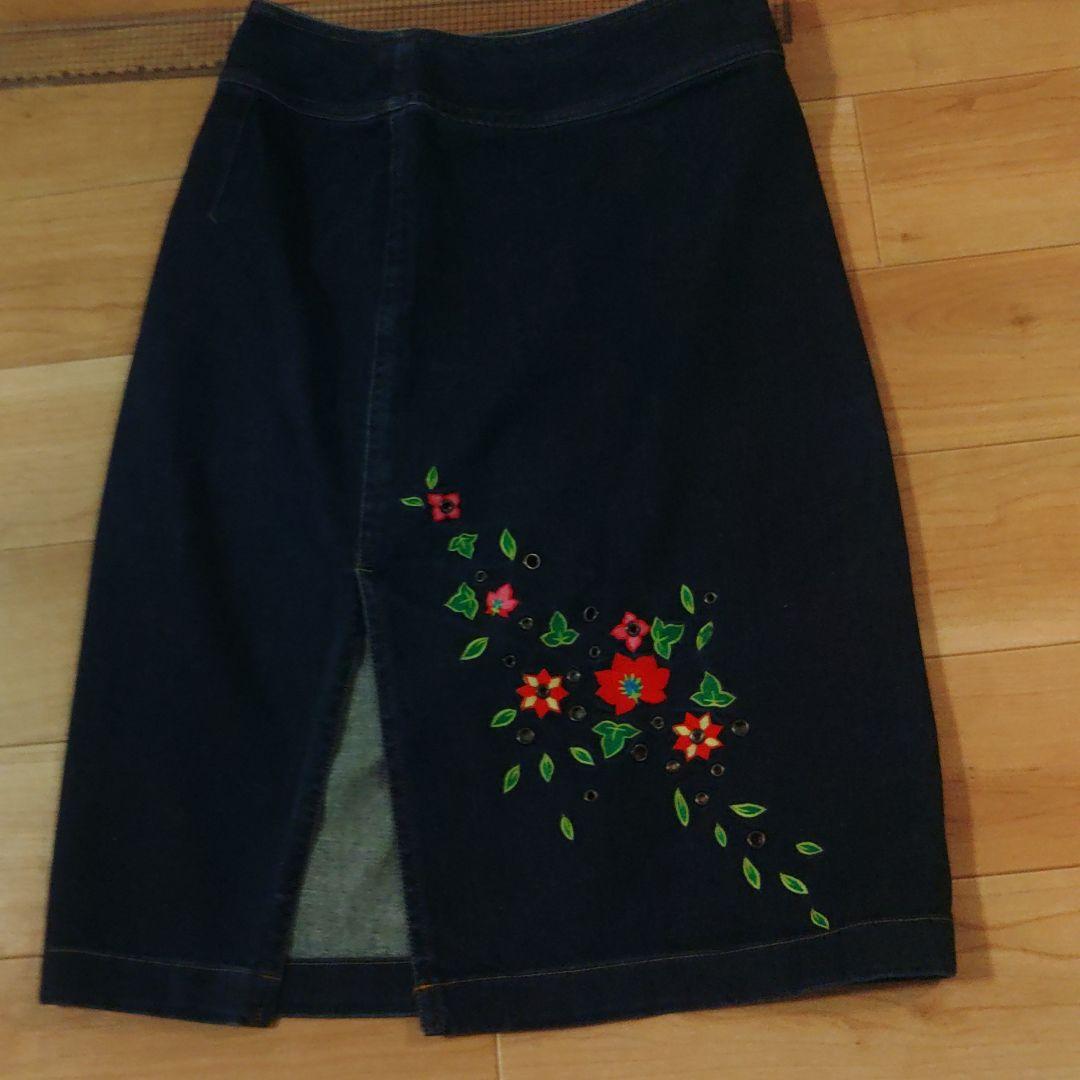 ダークブルー 刺繍 タイトスカート スリット入り　NOBURU　YAMAFUJI
