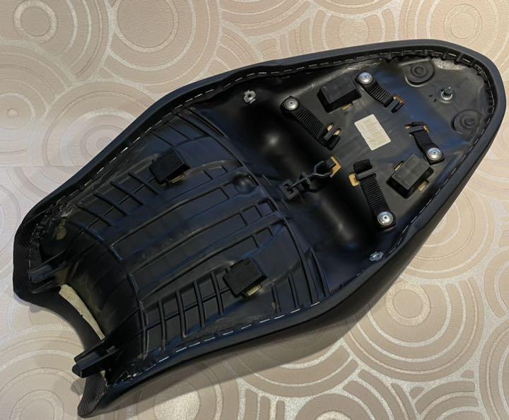 美品 821 純正シート日本仕様 ローシート WB2MZ-m44205171015 ドゥカティ モンスター1200 好評HOT