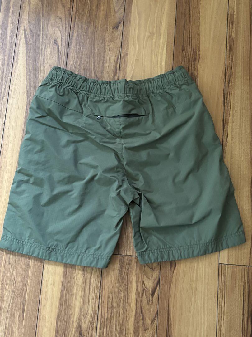 ゴールドウィン　ショートパンツ　カーキグリーン