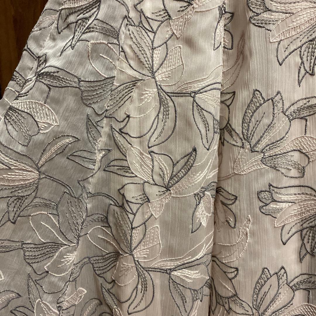 【美品】ジャスグリッティー　エンブロイダリーフラワードッキングワンピース