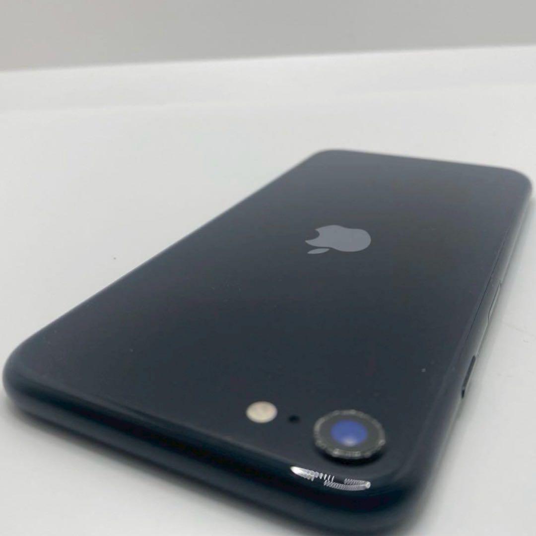 【格安美品】iPhone SE3 64GB simフリー本体 60
