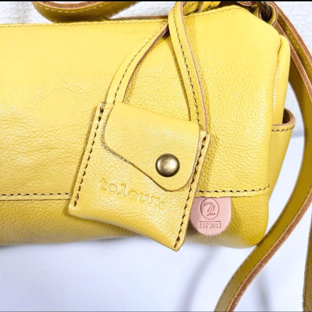 【新品　タグ付き】toleur レザー ロールショルダー　円筒形　イエロー