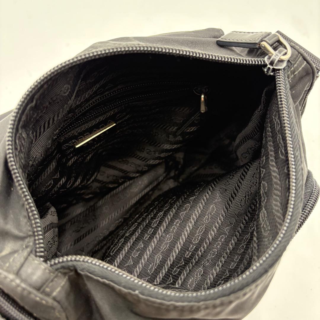 極美品 使用感少✨PRADA 三角ロゴ SV金具 ショルダーバッグ ブラック