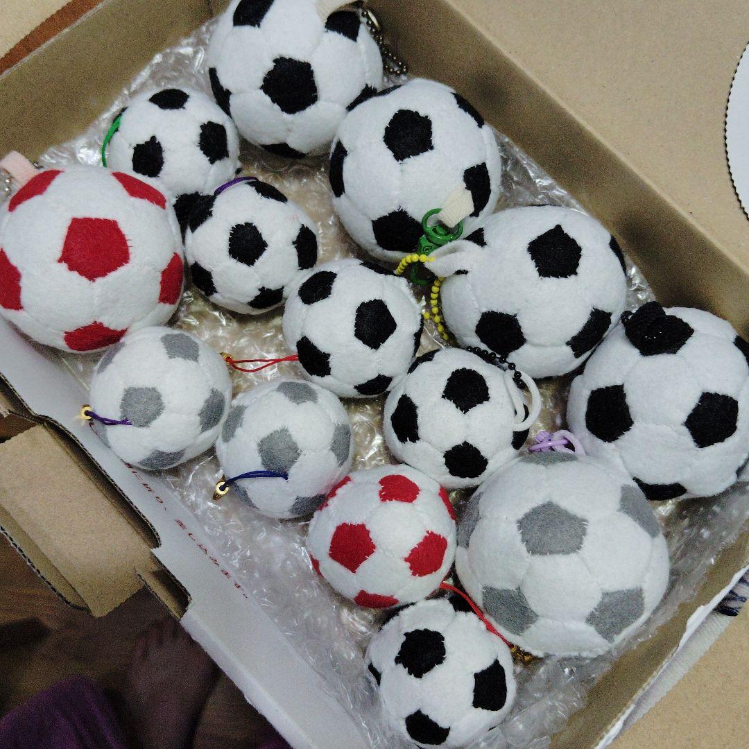 フェルトのサッカーボールストラップの作り方 - YouTube