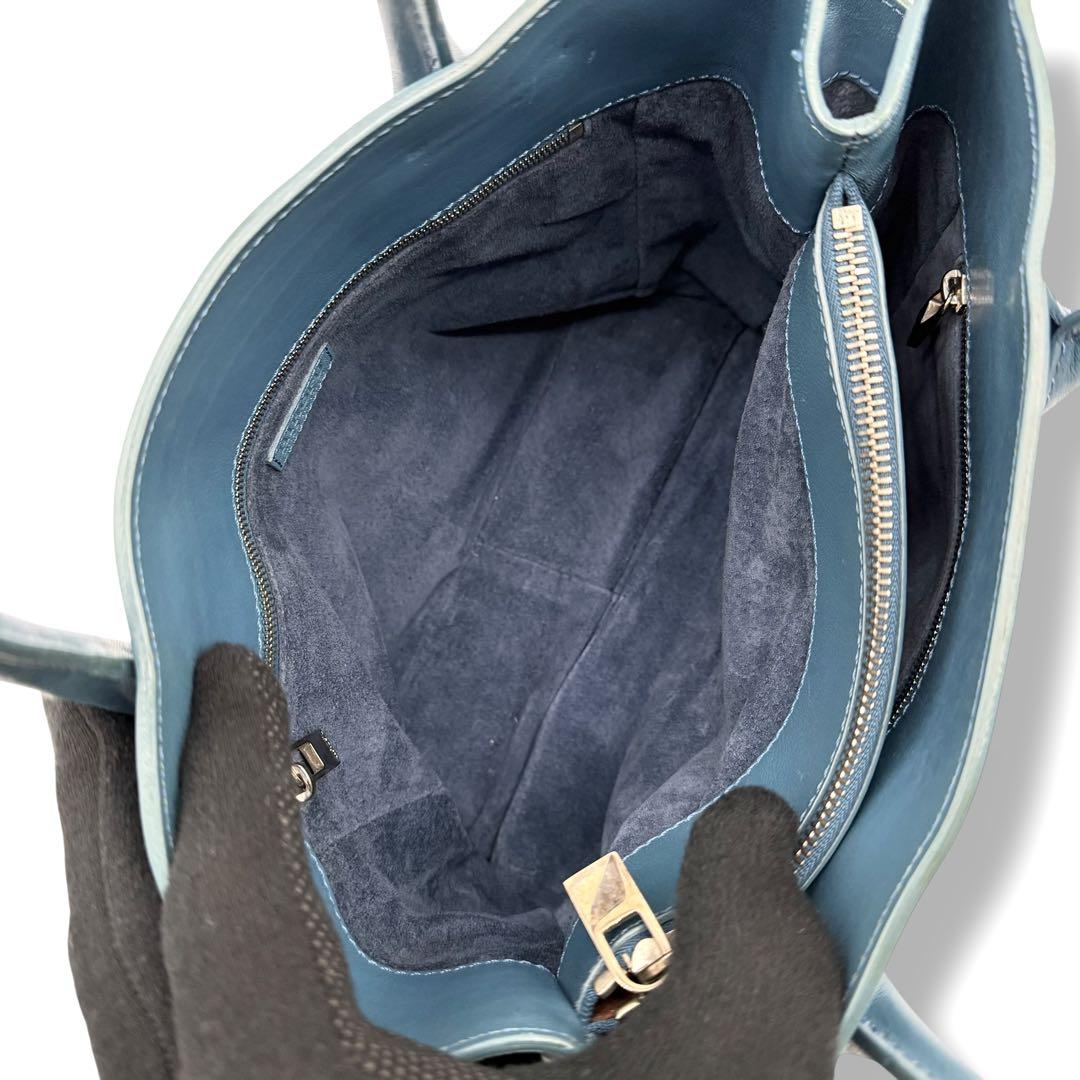HIROFU ハンドバッグ レザー ロゴ型押し スモーキーブルー
