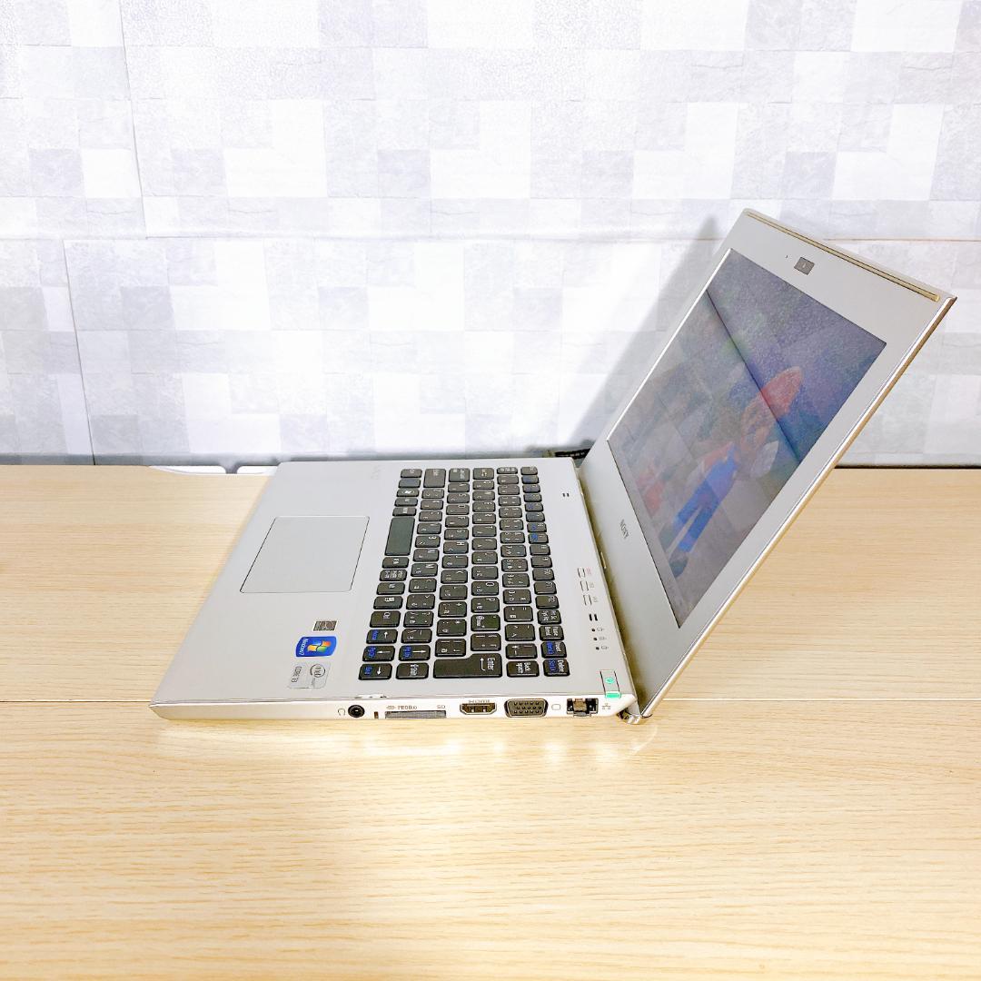 薄型軽量/シルバーノートパソコン Core i3/メモリ6GB/SSD240GB