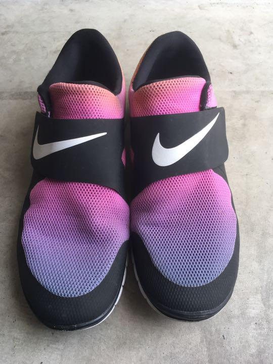 nike free socfly