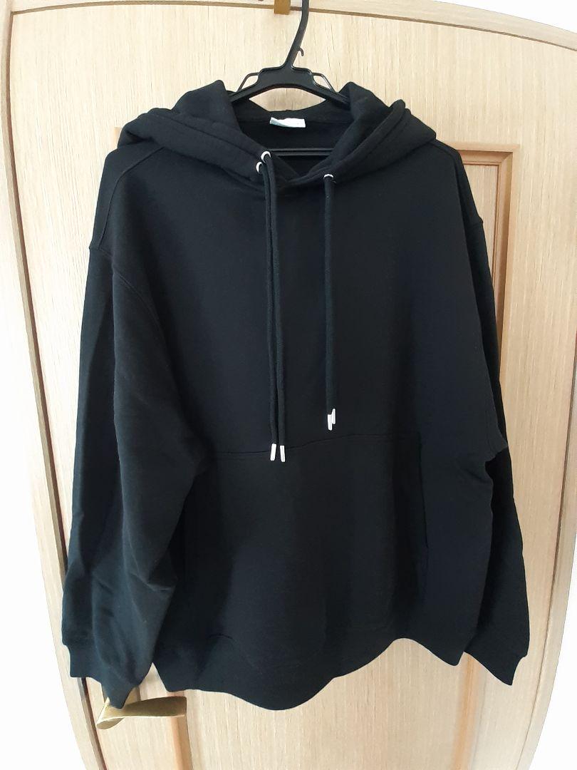 DRIES VAN NOTEN パーカー 黒 2007724D0106 DRIES VAN NOTEN黒のフード付きパーカー