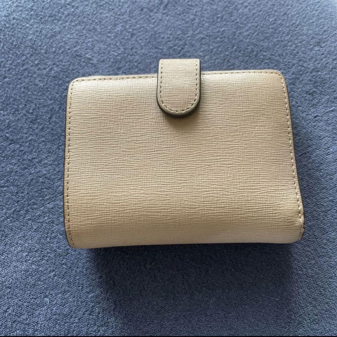 アパレル通販サイトランキング 二つ折り財布 FURLA グレージュ メルカリ - 小物