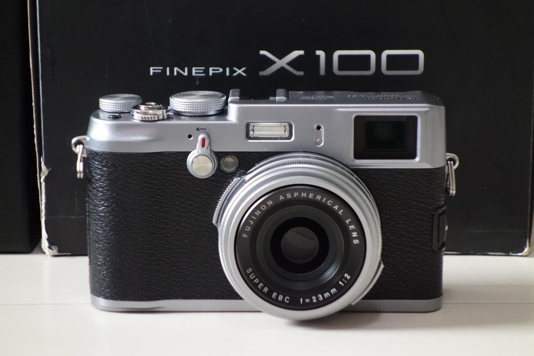 概ね良品 コンパクトデジタルカメラ FinePix X100 オールドコンデジ