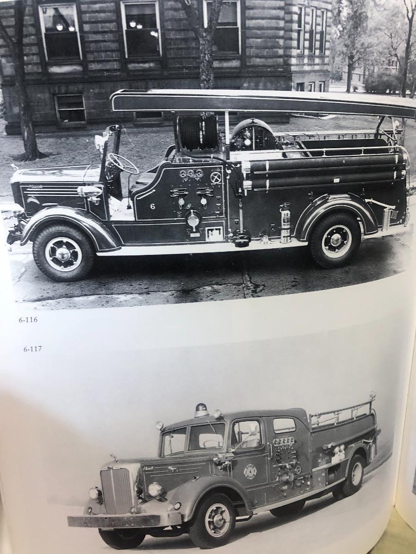 洋書 FIRE ENGINES IN NORTH AMERICA