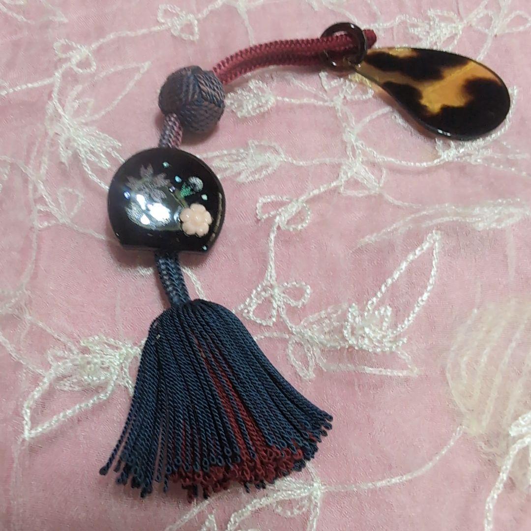 本鼈甲沈金蒔絵珊瑚付き帯飾り
