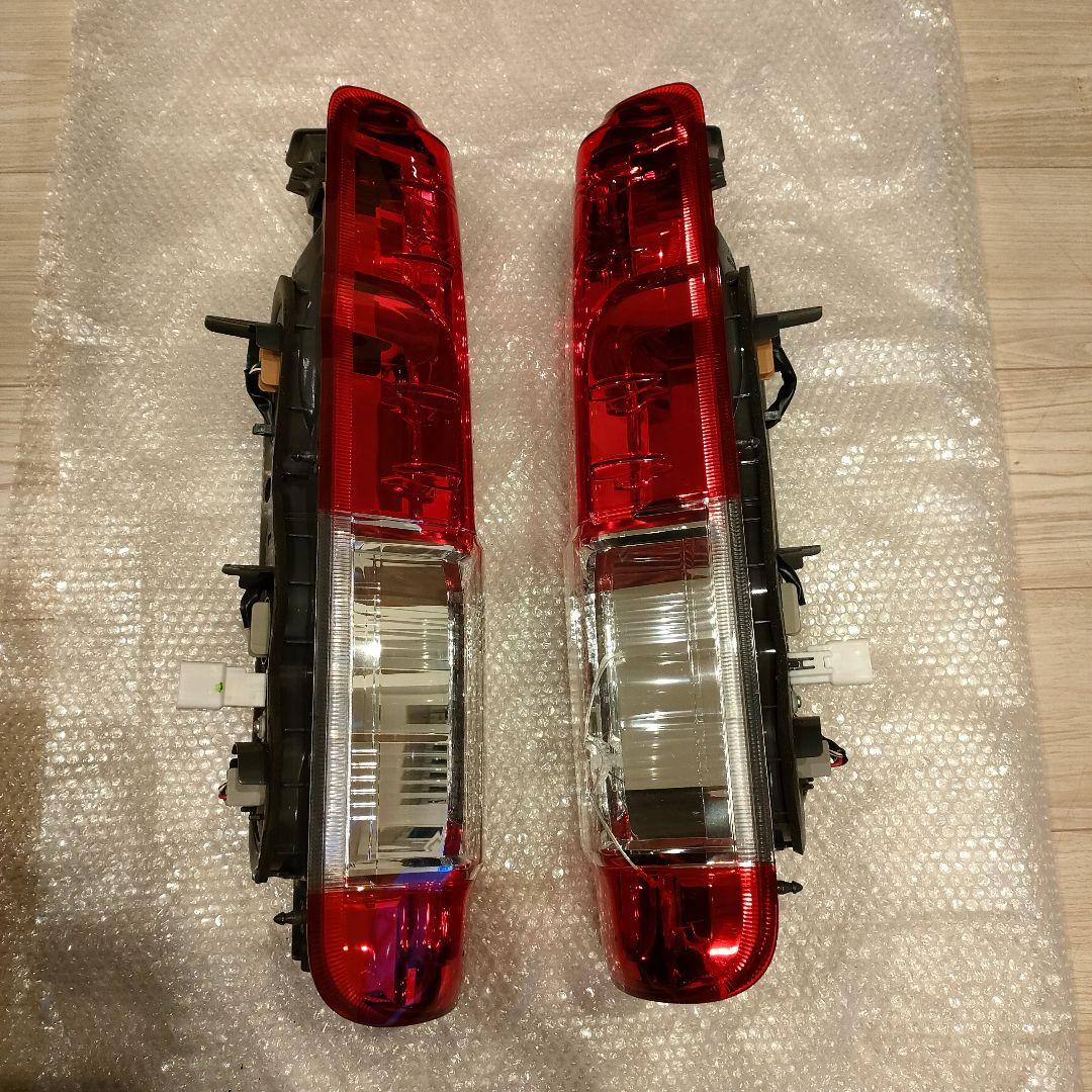 200系ハイエース5型純正テールランプ 左側のみ