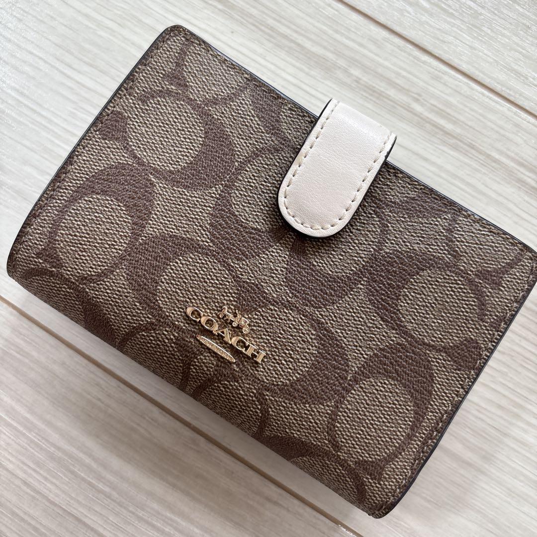 美品！COACH コーチ 二つ折り財布 シグネチャー柄 ブラウン×ホワイト