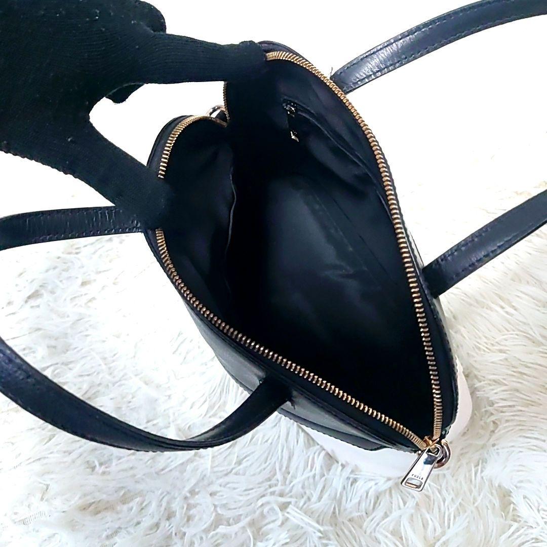 人気商品 ✨️ FURLA 新型パイパー 黒✕白 バイカラー 2way 人気商品 ✨️ FURLA 新型パイパー 黒✕白 バイカラー 2way