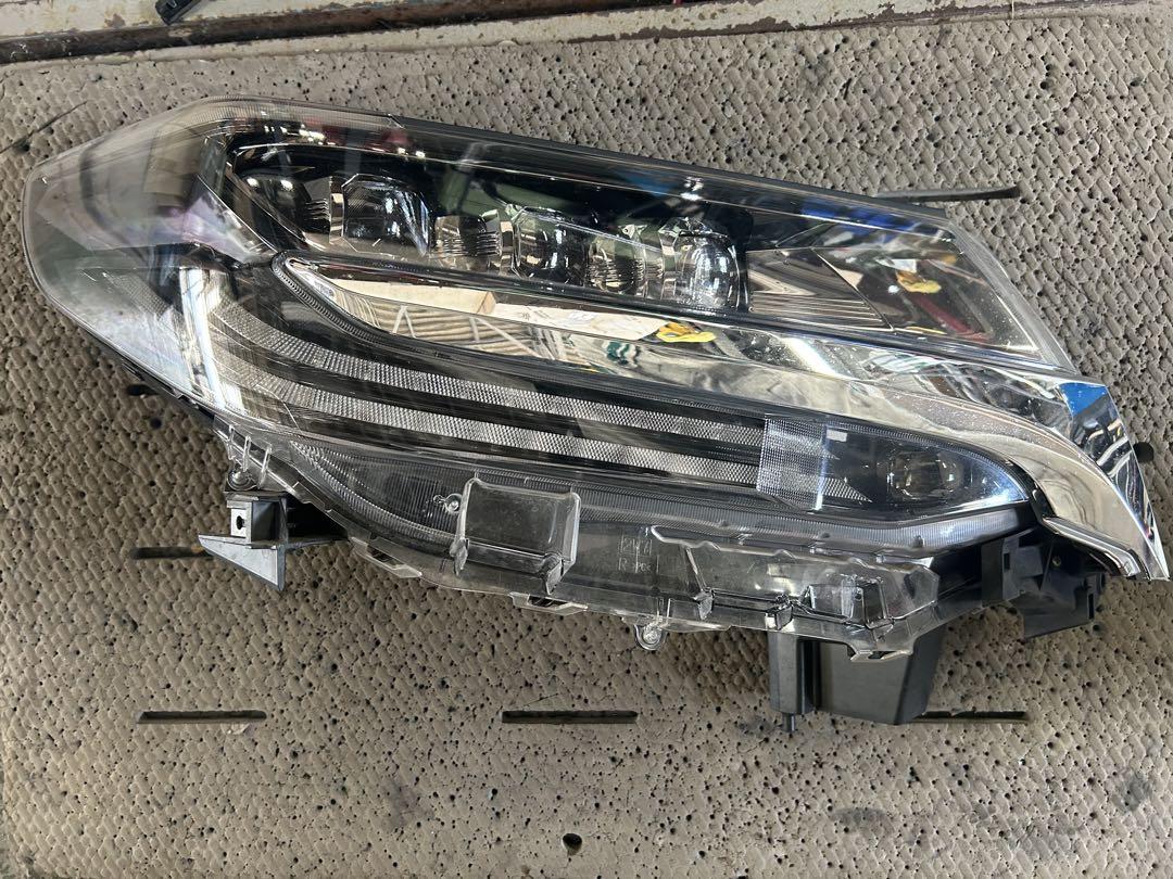 30アルファードヘッドライト右中古