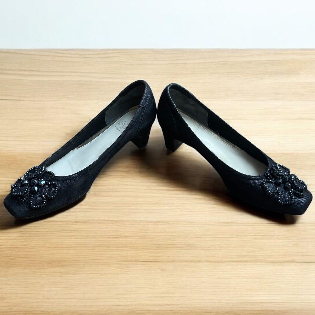 美品 リズ ラフィーネ フラワーモチーフ スクエアトゥパンプス レザー 黒