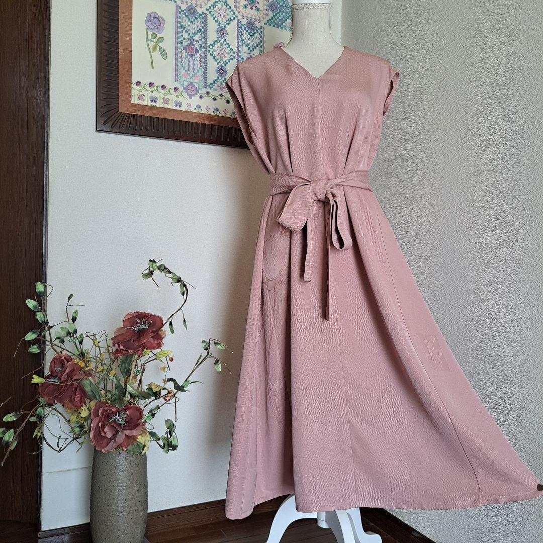 着物リメイク 色無地 喪 正絹 ノースリーブ Vネックワンピース 寿光織