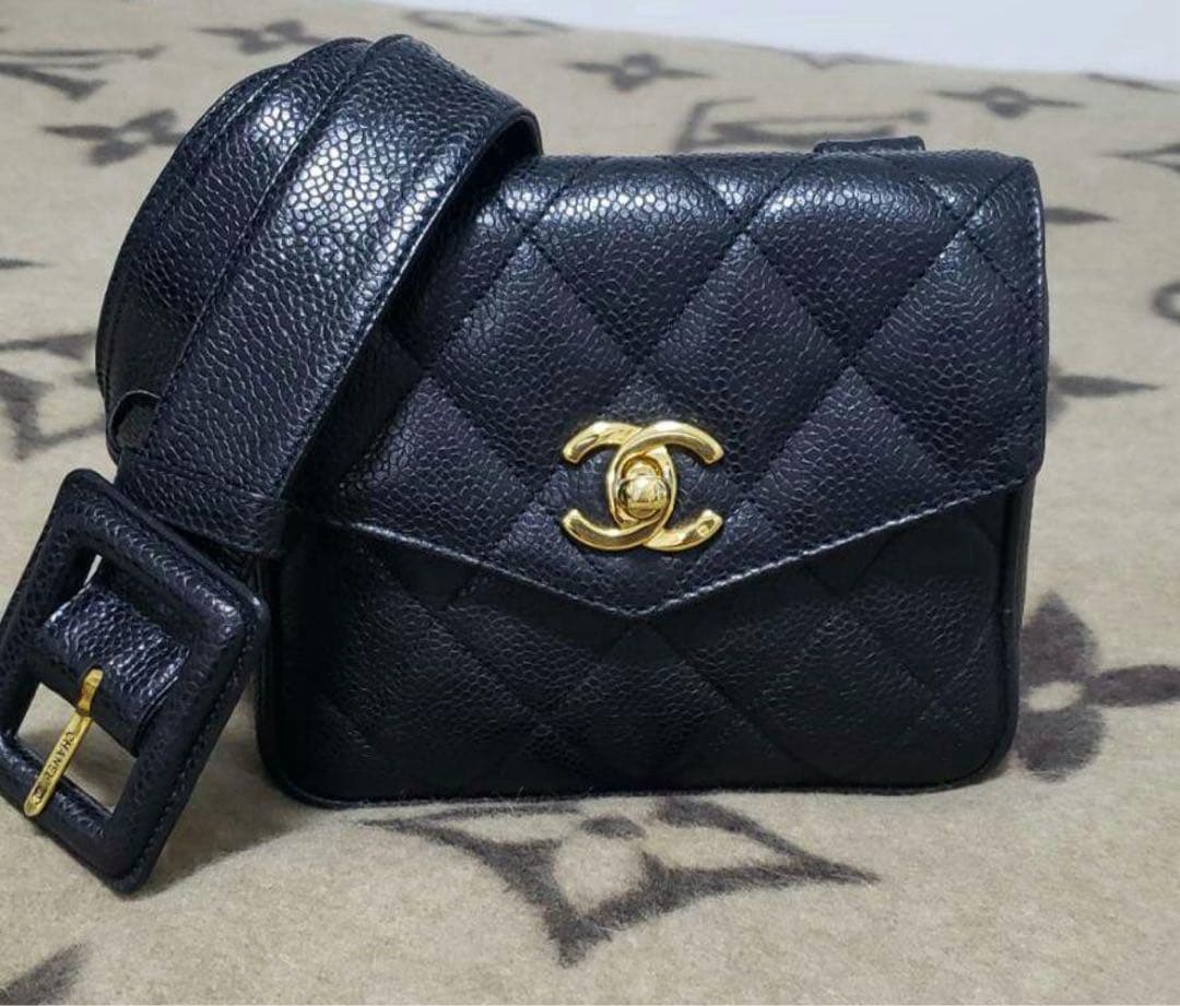 CHANEL ブラック キャビアスキン　マトラッセ　ボディバッグ