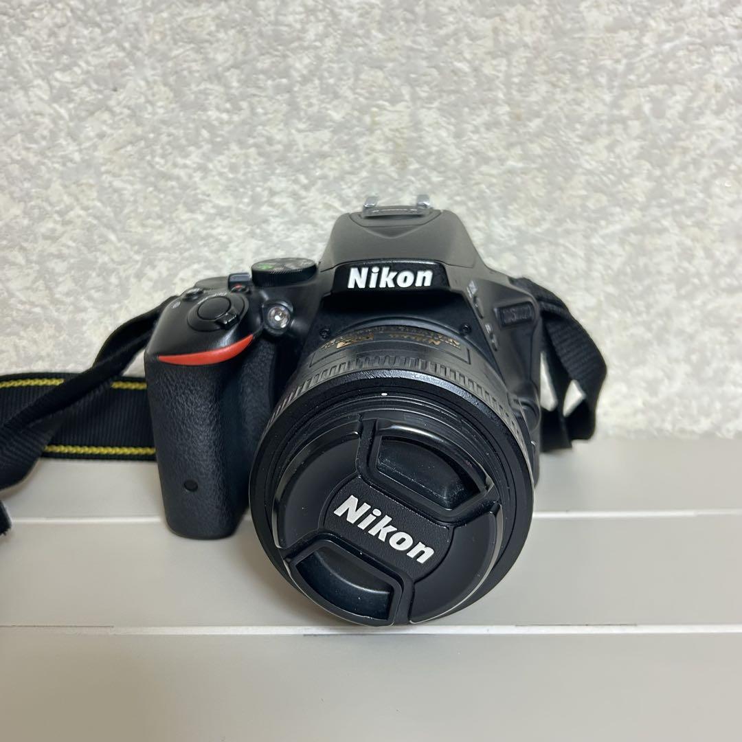 【装備付】Nikon D5500 デジタル一眼レフカメラ　単焦点レンズ　ニコン