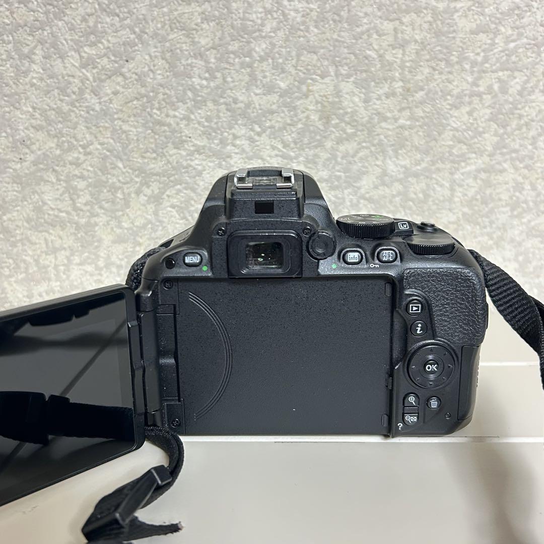 【装備付】Nikon D5500 デジタル一眼レフカメラ　単焦点レンズ　ニコン